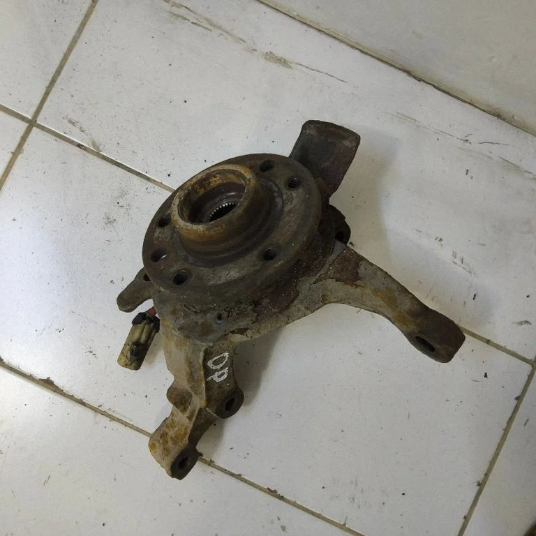 Front wheel hub spindle knuckle – front right