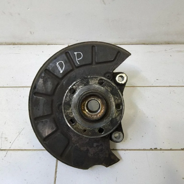 Front wheel hub spindle knuckle – rear right