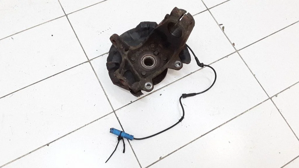 Front wheel hub spindle knuckle – left
