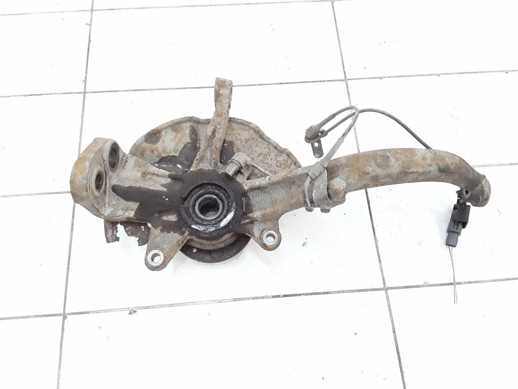 Front wheel hub spindle knuckle – left