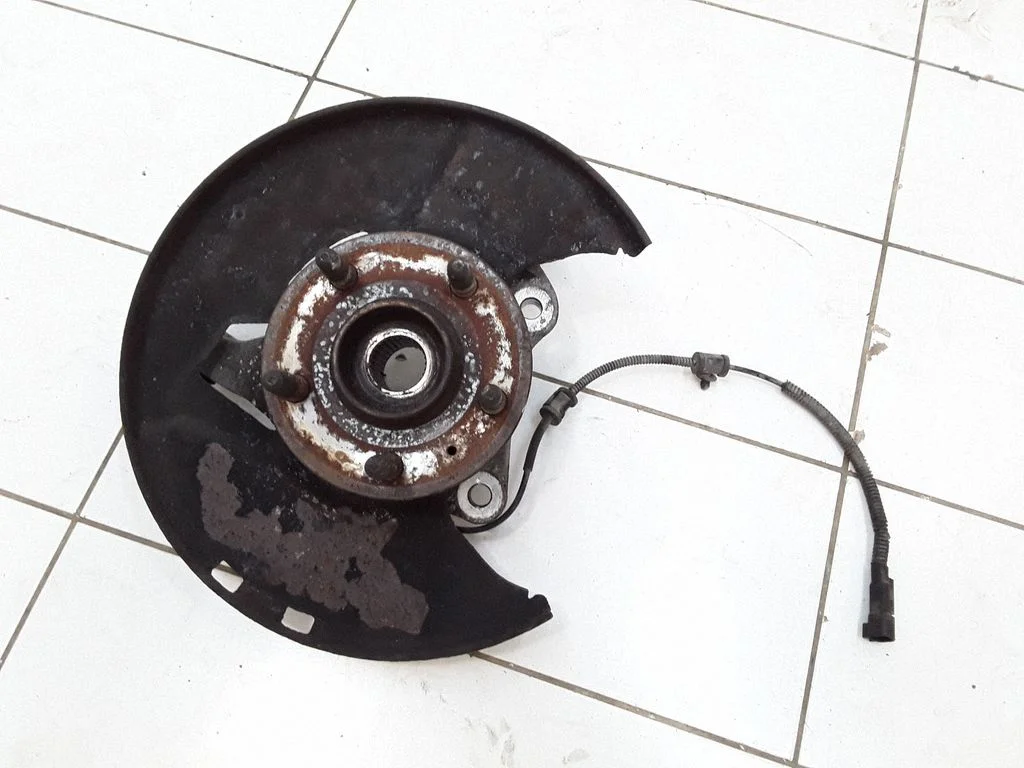 Front wheel hub spindle knuckle – right