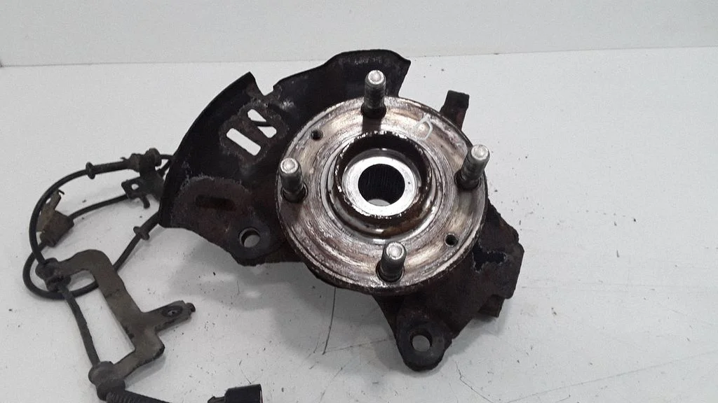 Front wheel hub spindle knuckle – left