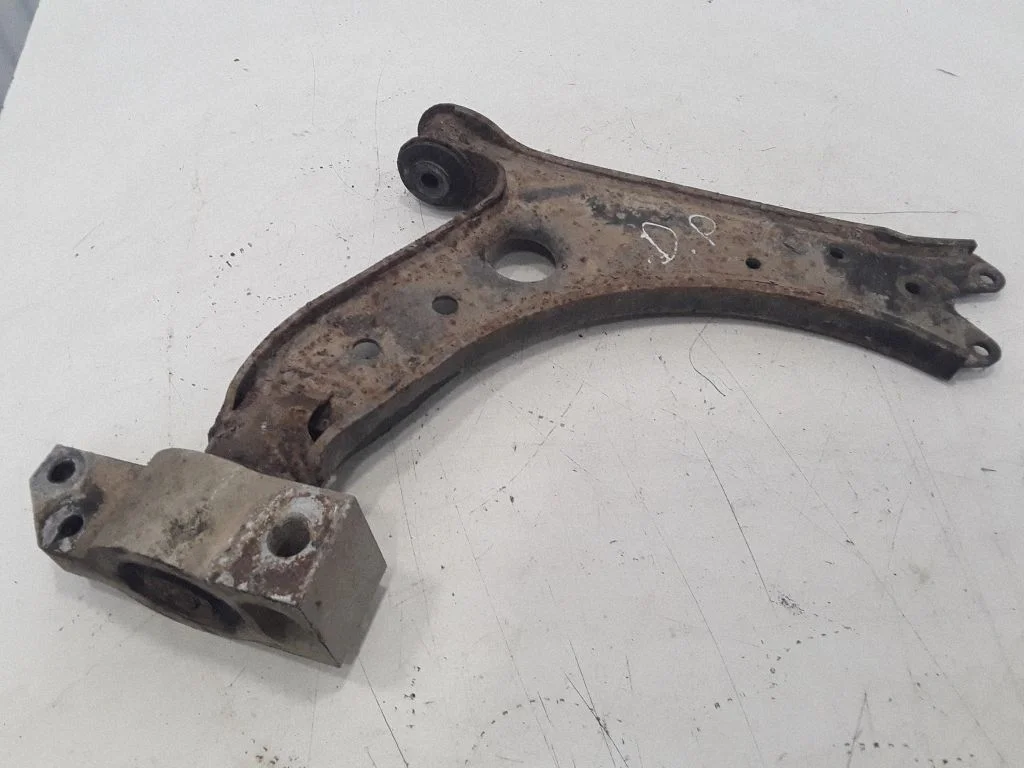 Front lower control arm/wishbone – front right