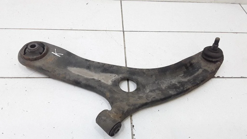 Front lower control arm/wishbone – left