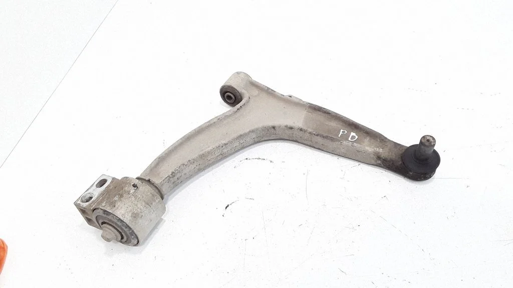Front lower control arm/wishbone – front right