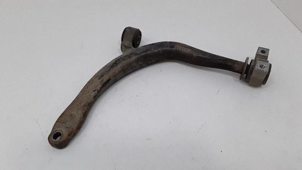Front lower control arm/wishbone – right