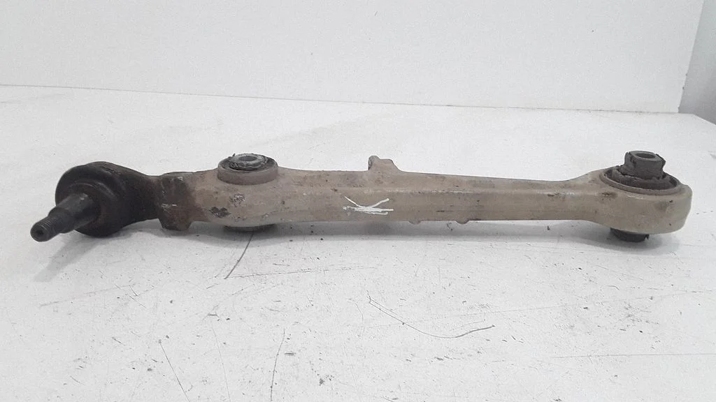 Front control arm – left