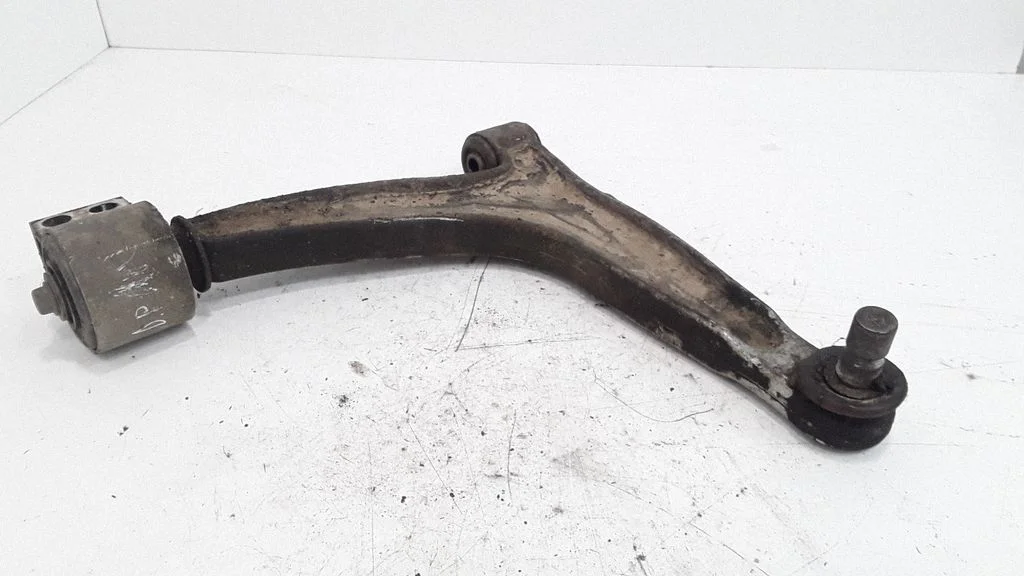 Front control arm – right