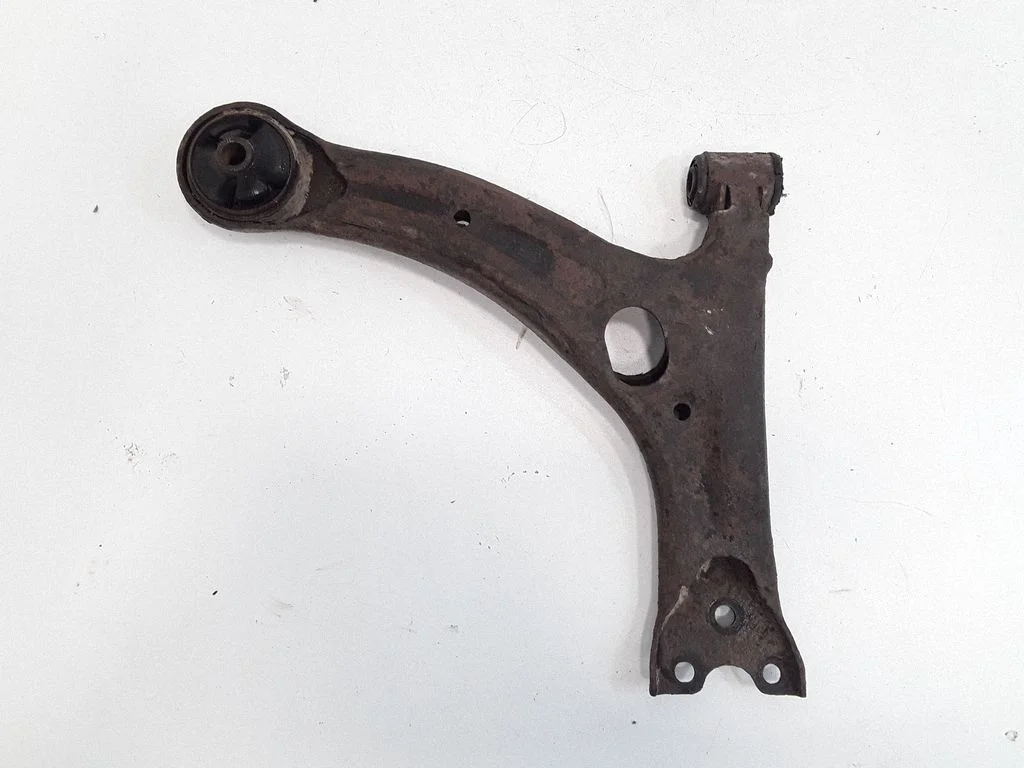 Front lower control arm/wishbone – Toyota Avensis T250 (2006-2009)