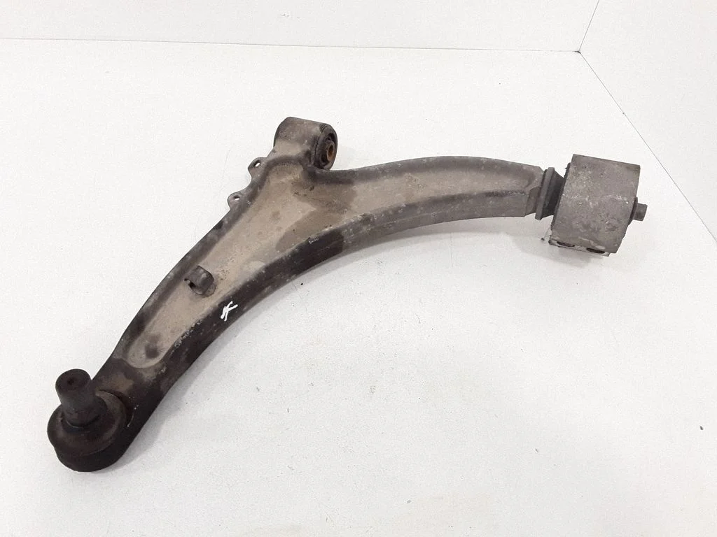 Front lower control arm/wishbone – left