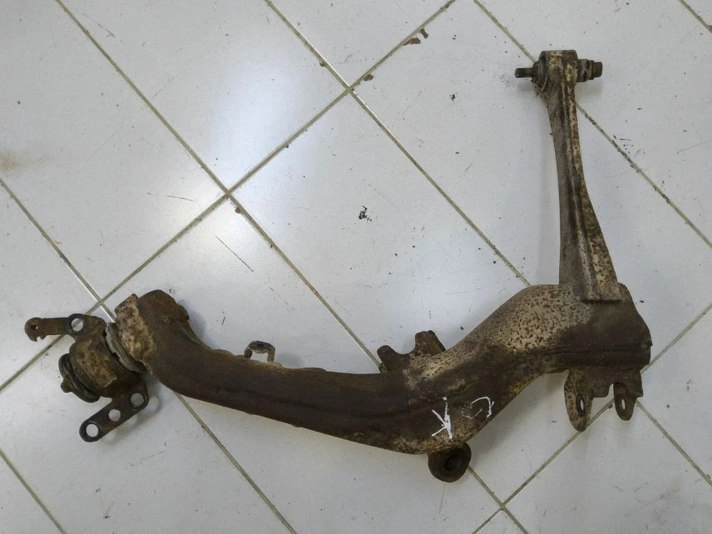 Rear control arm – rear right