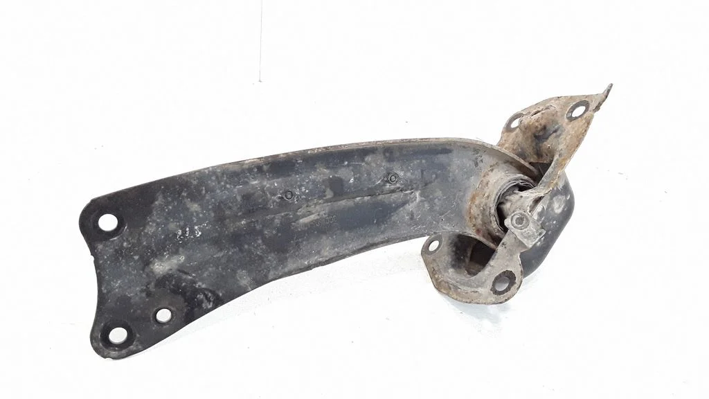 Rear control arm – rear right