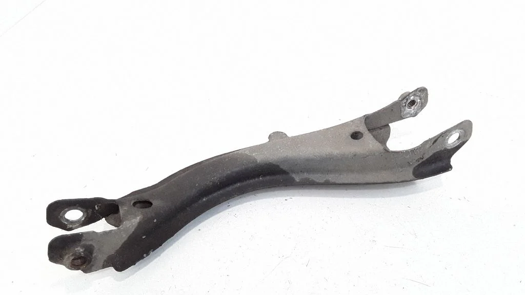 Rear control arm – rear left