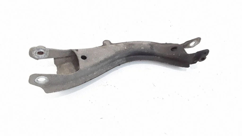 Rear control arm – rear right