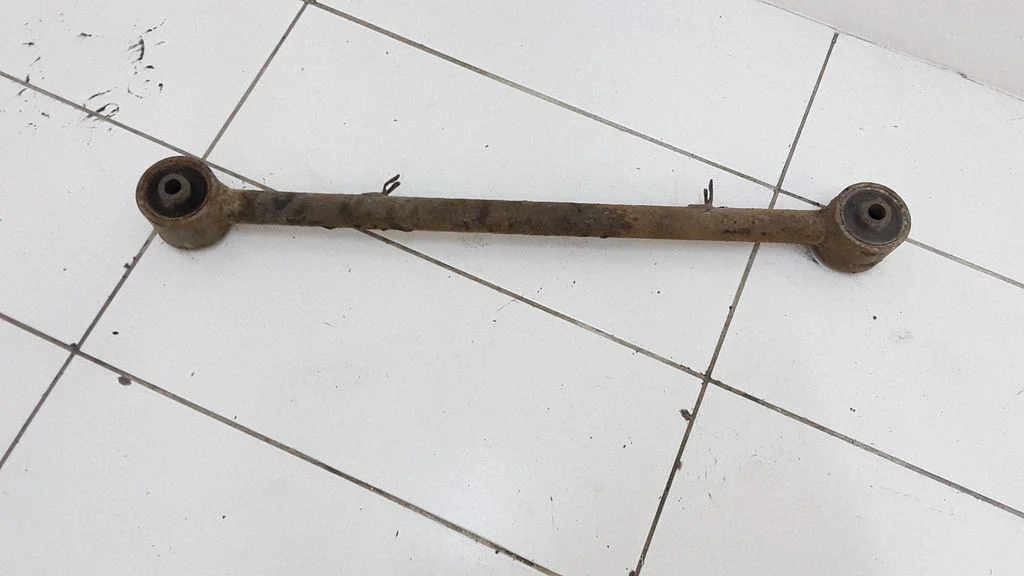 Rear control arm