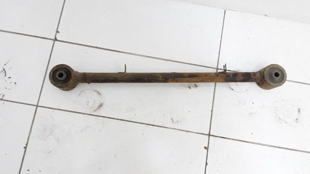Rear control arm