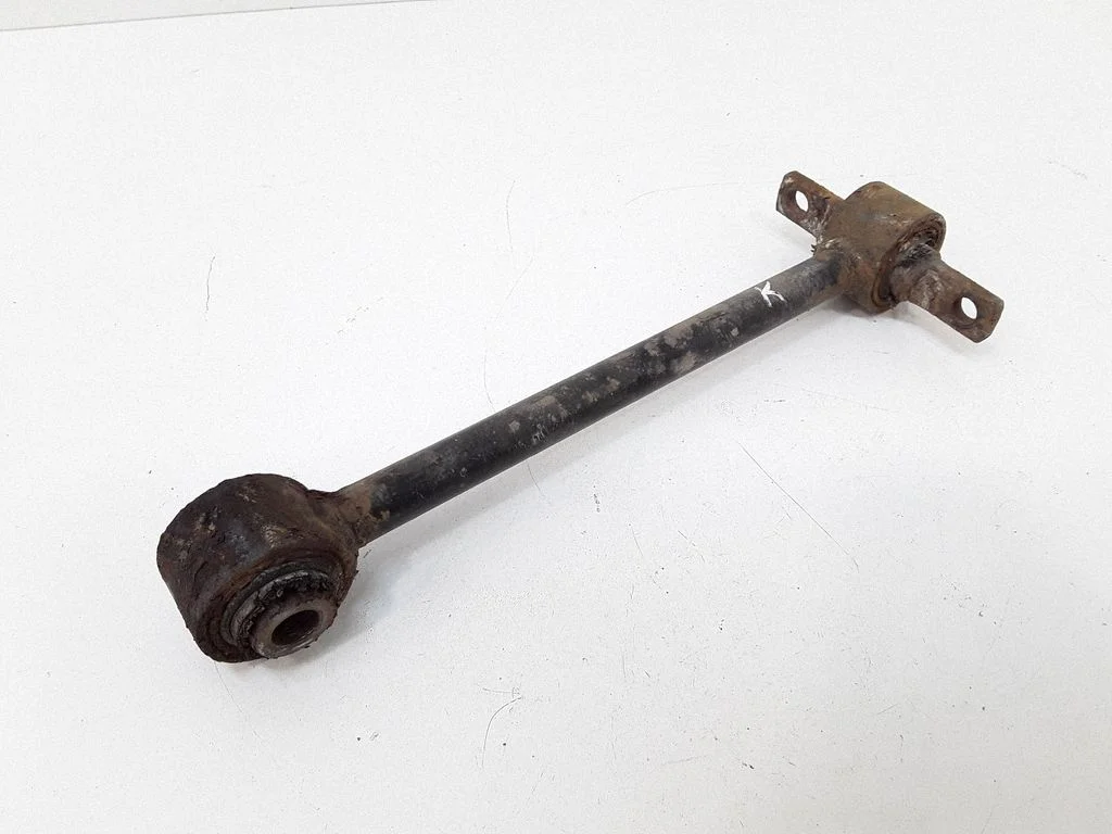 Rear control arm – left