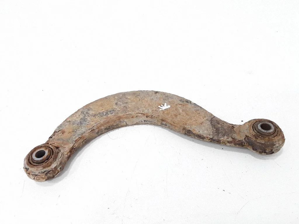 Rear control arm – left