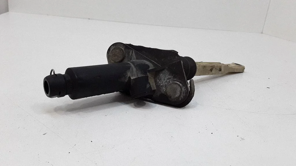 Clutch master cylinder – Volvo V70 (2000-2004)