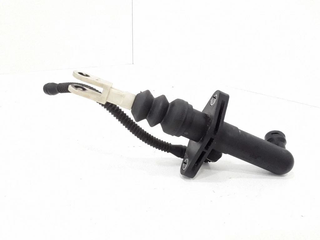 Clutch master cylinder – Volvo S40, V40 (1995-2004)