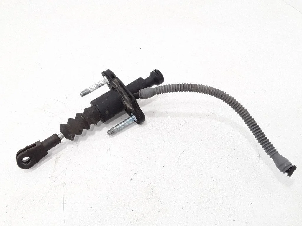 Clutch master cylinder 90581565