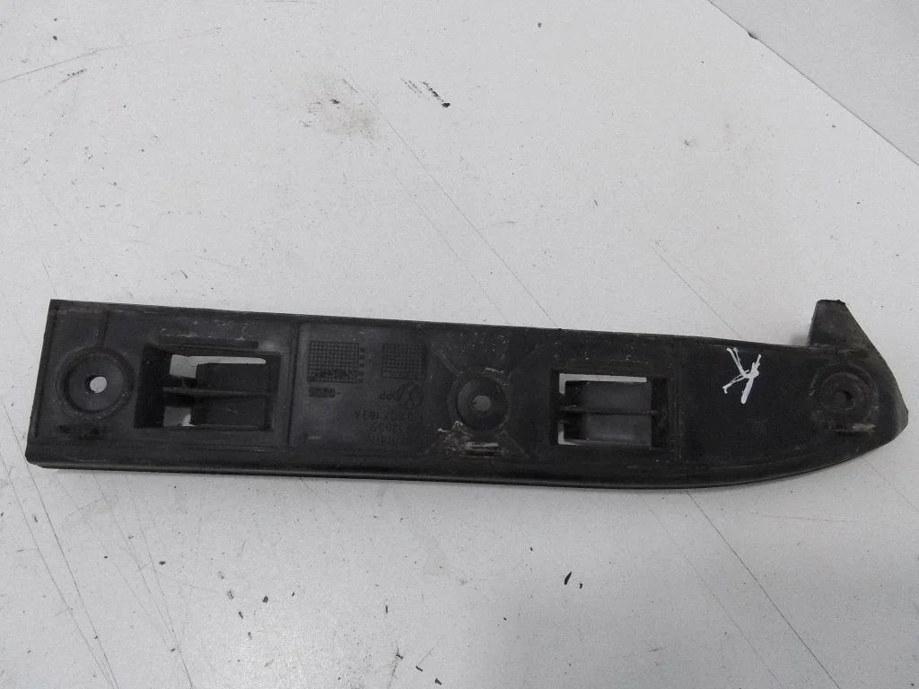 Esistange kinnitusklamber – Volkswagen Golf IV (1998-2005)