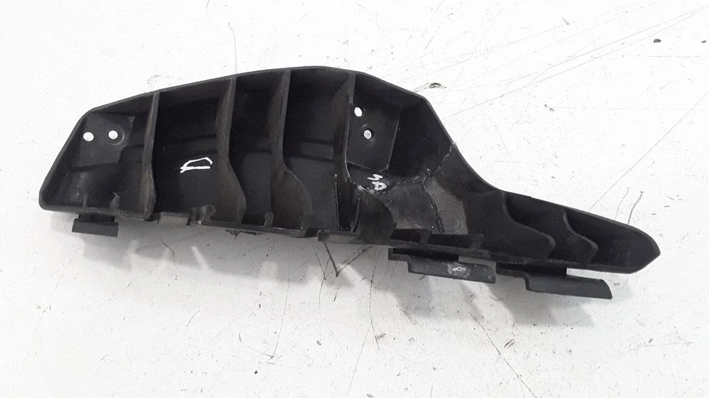 Front bumper mounting bracket – right