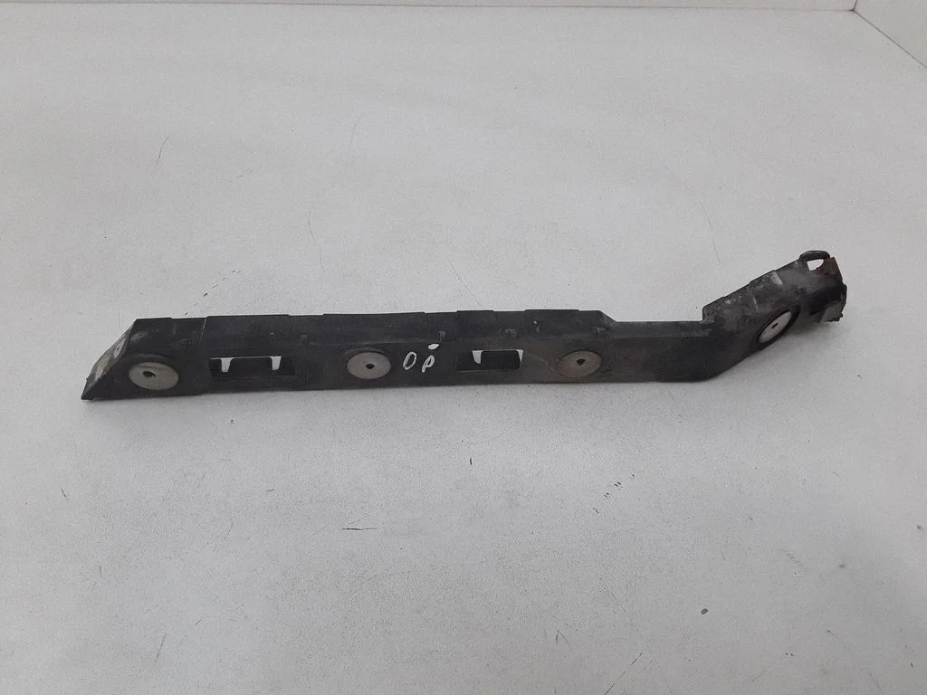 Front bumper mounting bracket 24460467