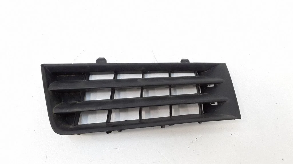 Front bumper upper radiator grill G8200114156