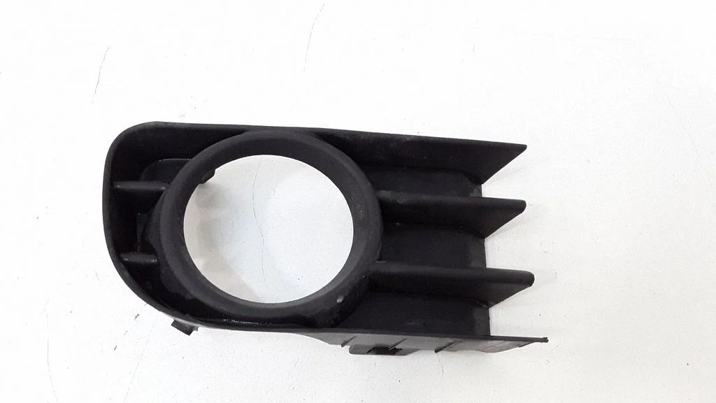 Front fog light trim/grill – right