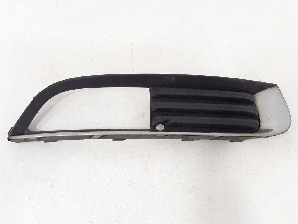 Front fog light trim/grill