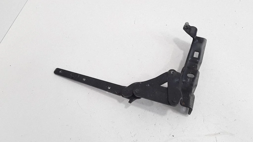 Engine bonnet/hood hinges – Mercedes-Benz C-Class W203 (2000-2007)