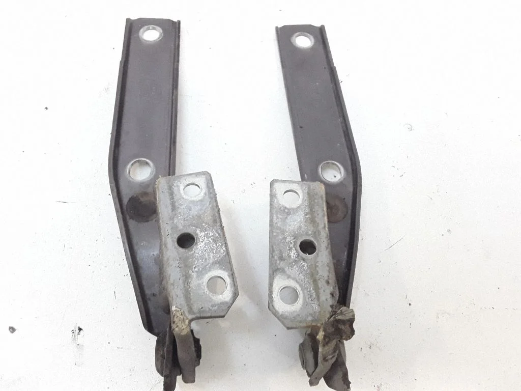 Engine bonnet/hood hinges 4A0823302F