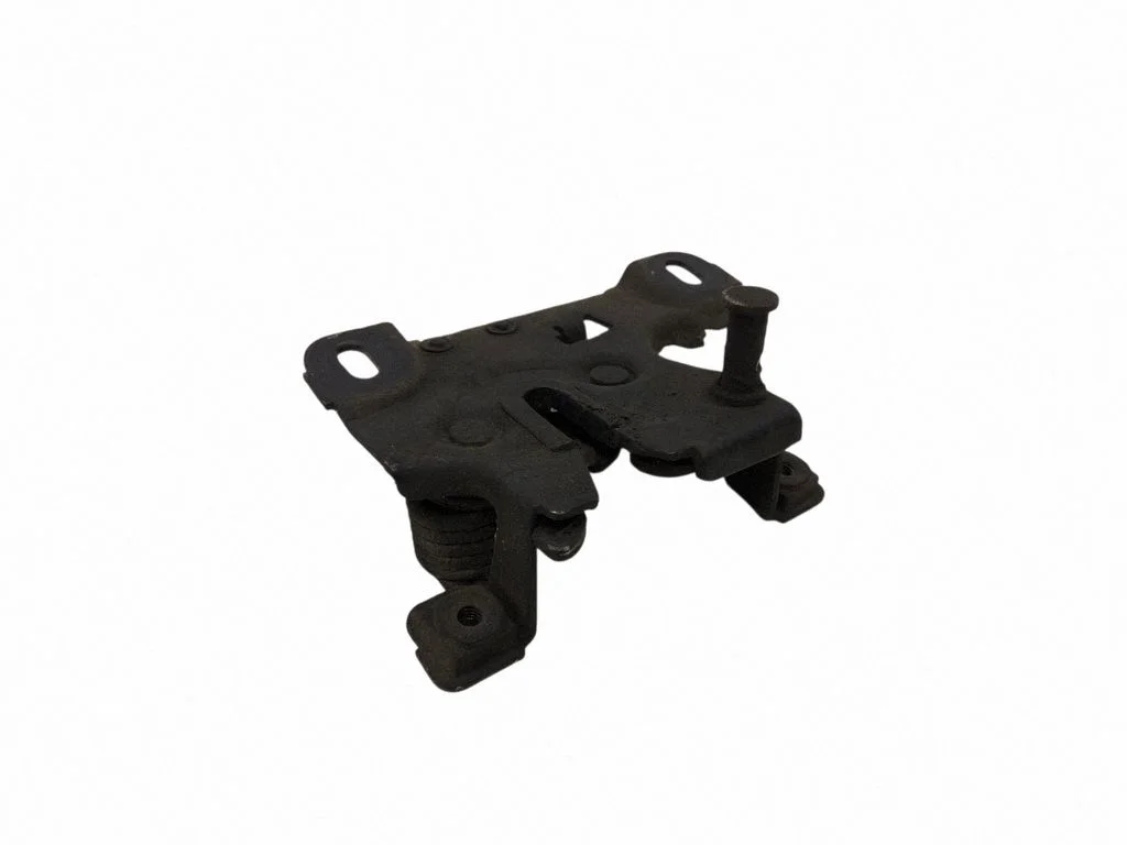 Engine bonnet/hood lock/catch – front