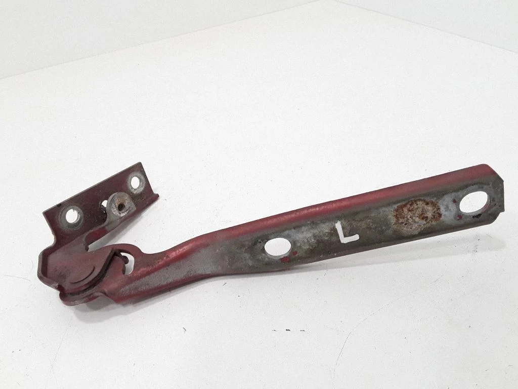 Engine bonnet/hood hinges 8D0823301B