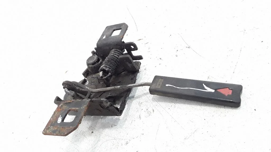 Engine bonnet/hood lock/catch