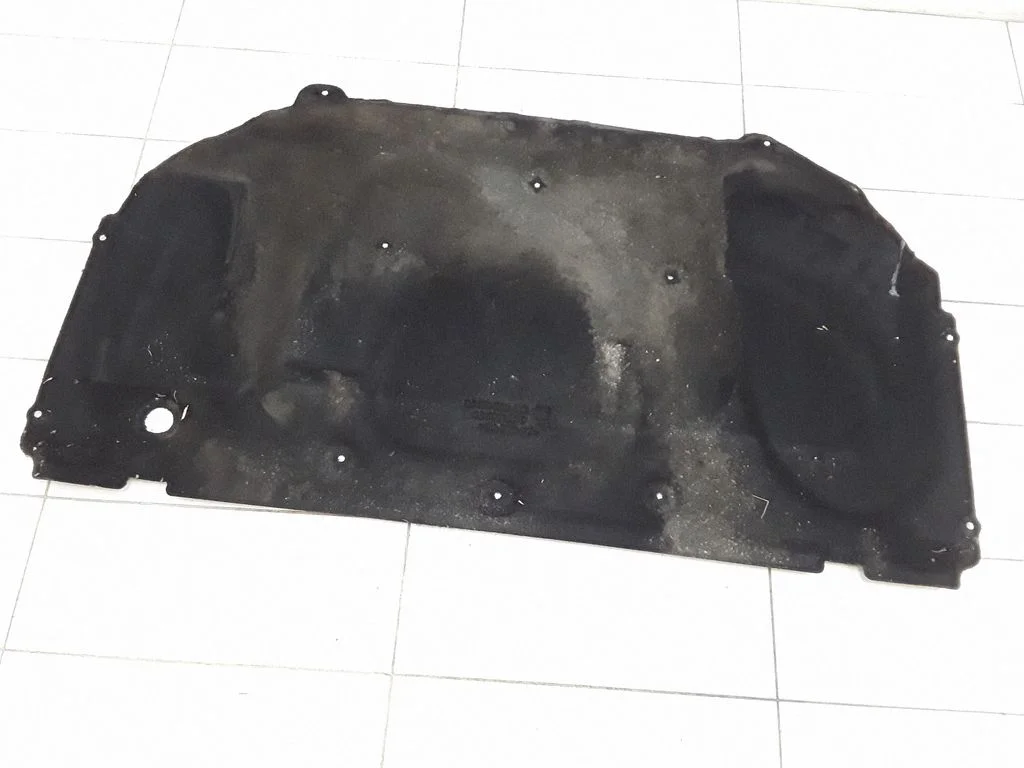 Engine bonnet/hood sound/heat insulation