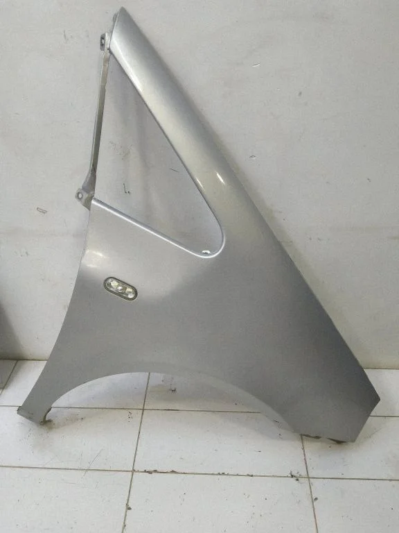Fender – front right