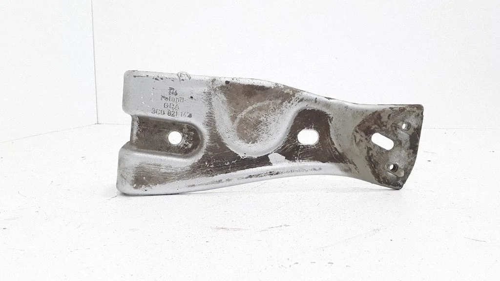 Fender mounting bracket – right