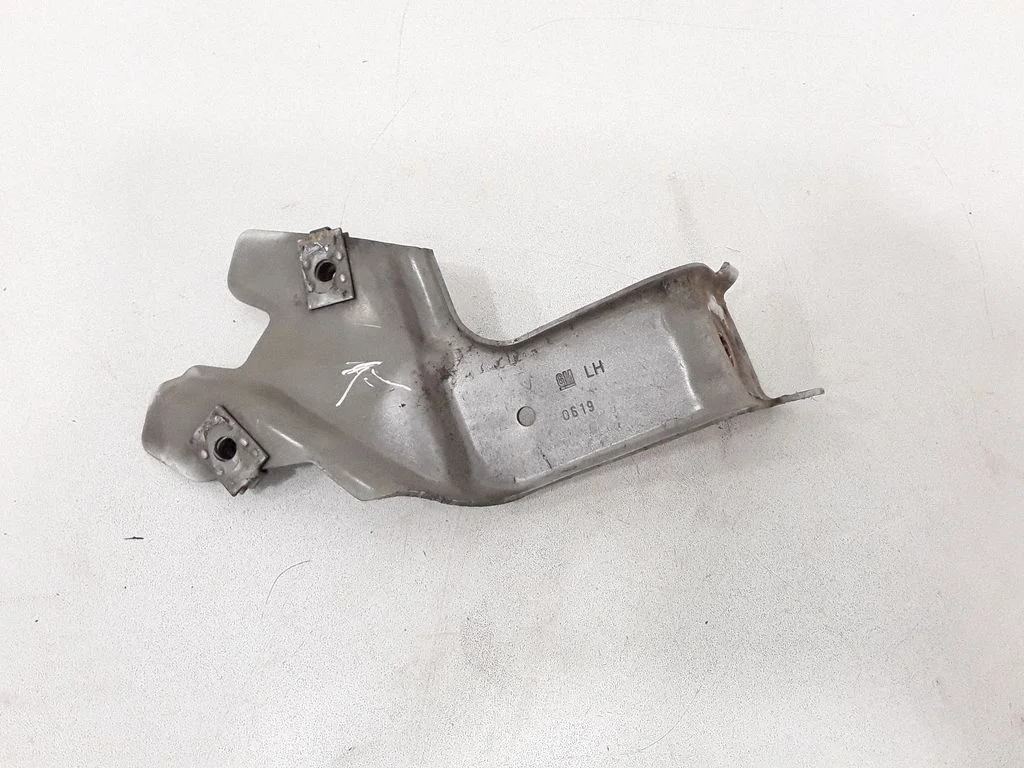 Fender mounting bracket – left