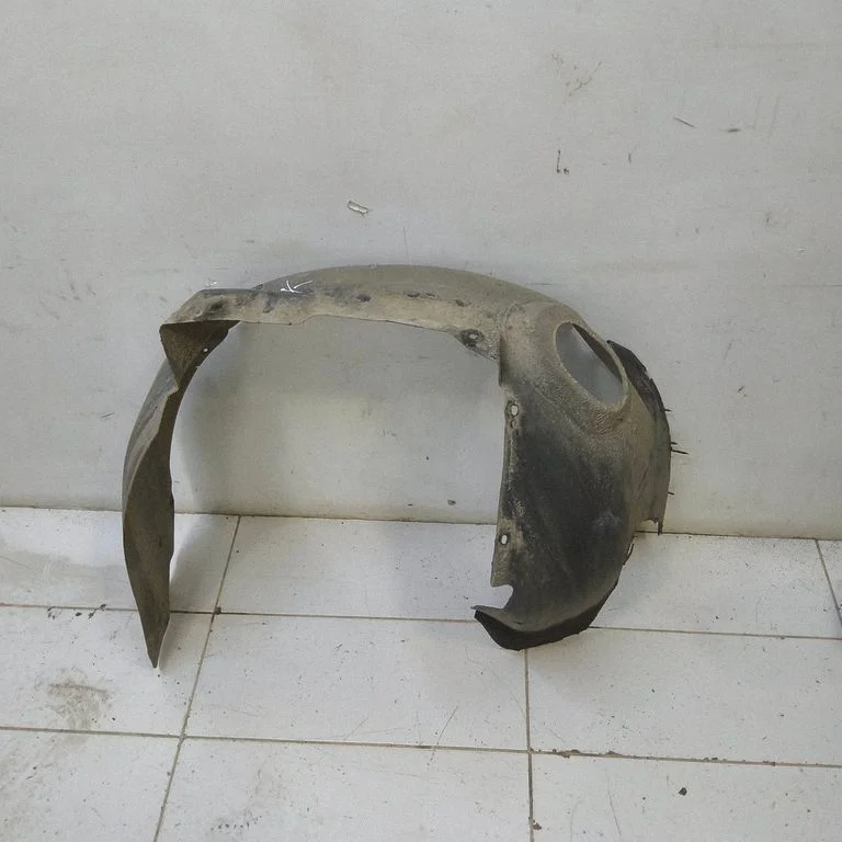 Front wheel arch liner splash guards – left