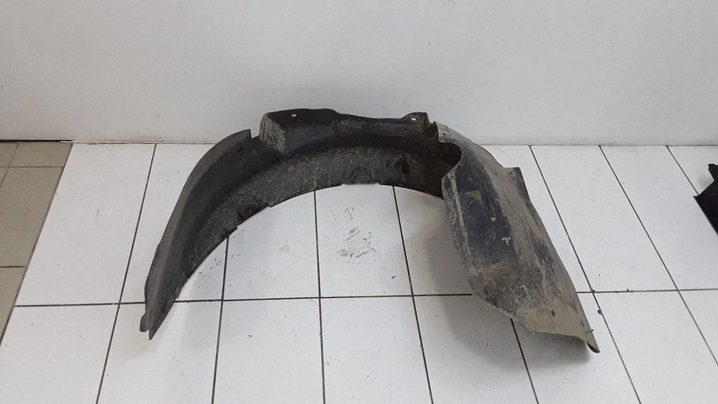 Front wheel arch liner splash guards – left