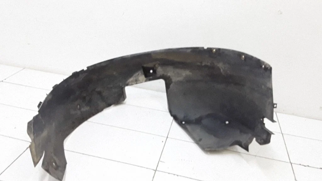 Front wheel arch liner splash guards – right