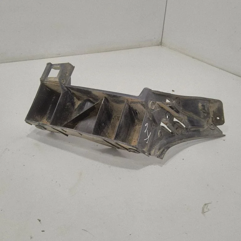 Rear bumper mounting bracket – Volkswagen Polo (2002-2005)