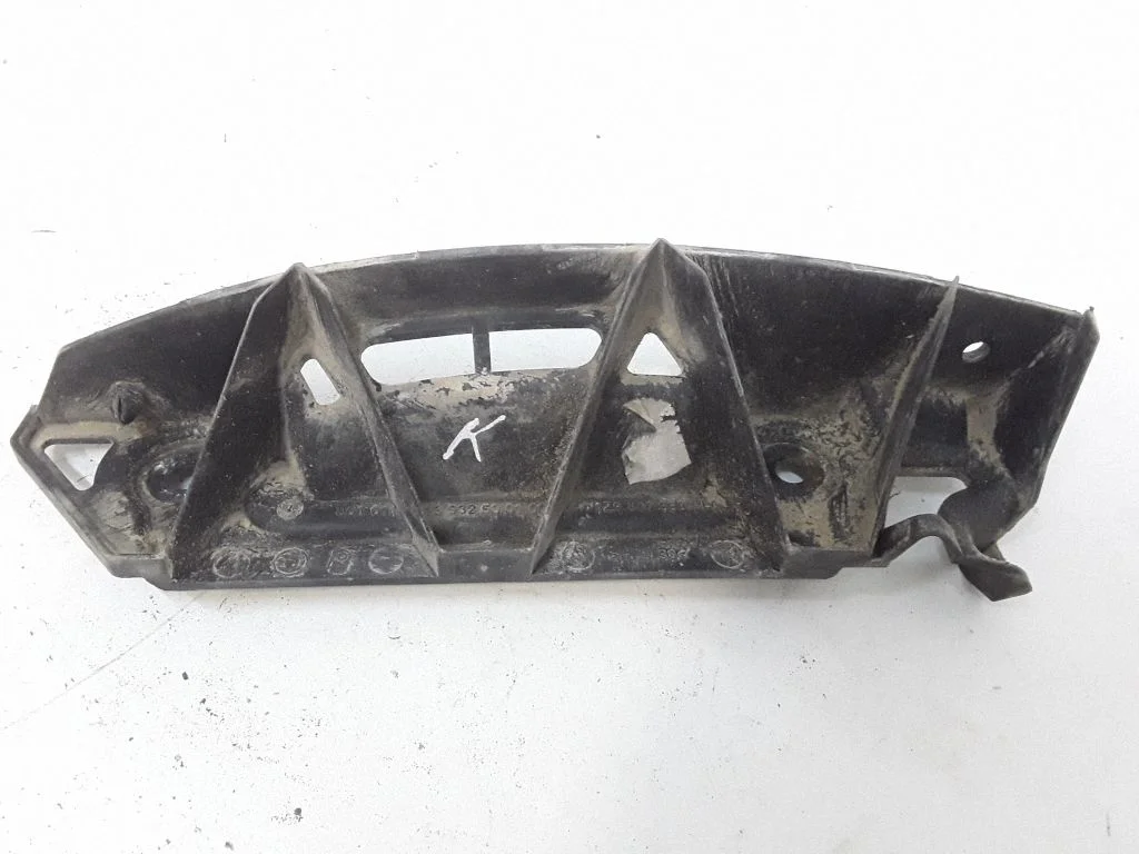 Tagumise kaitseraua kinnitusklamber – Skoda Octavia Mk3 (5E) (2013-2019)