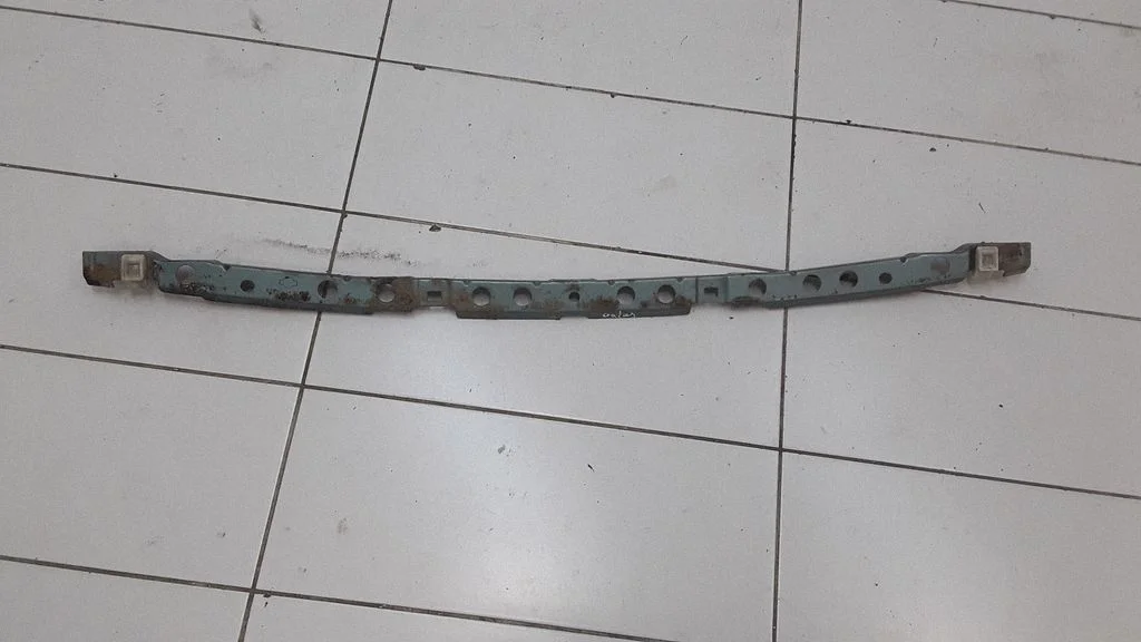 Rear bumper mounting bracket