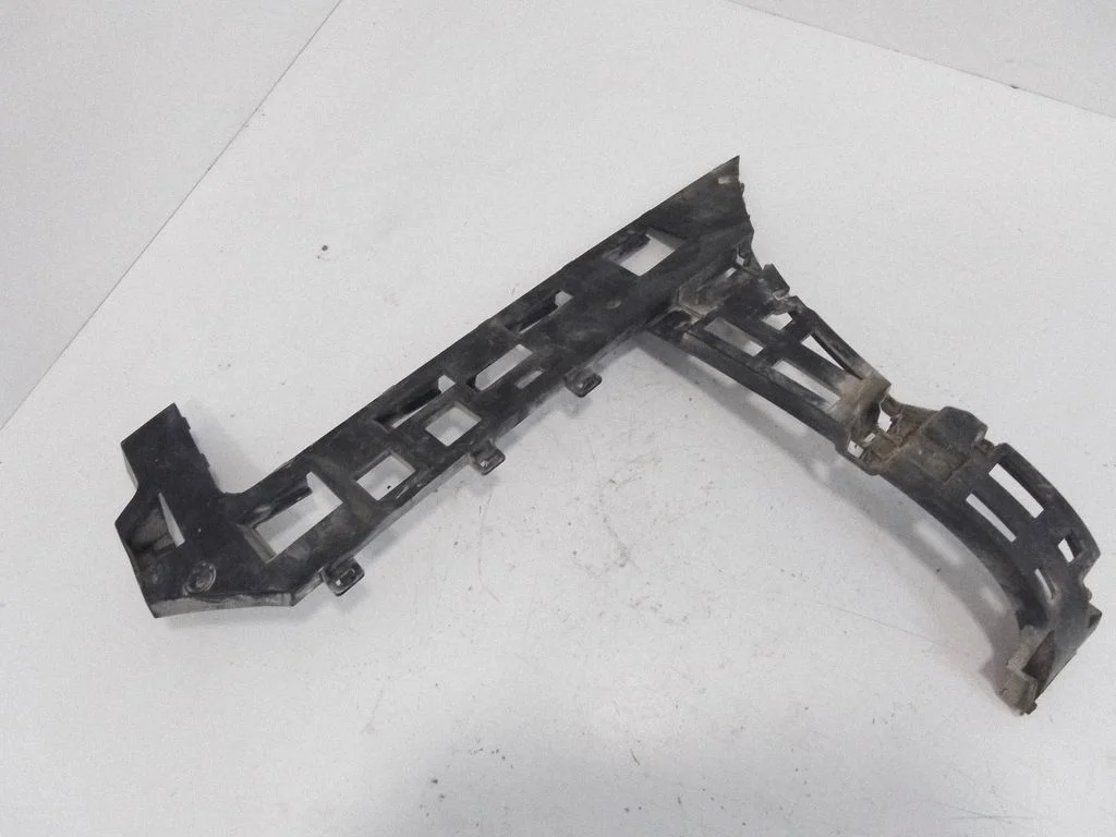 Rear bumper mounting bracket – rear right