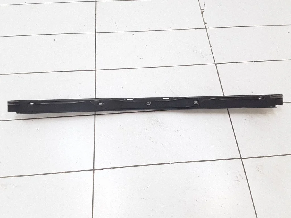 Rear bumper mounting bracket