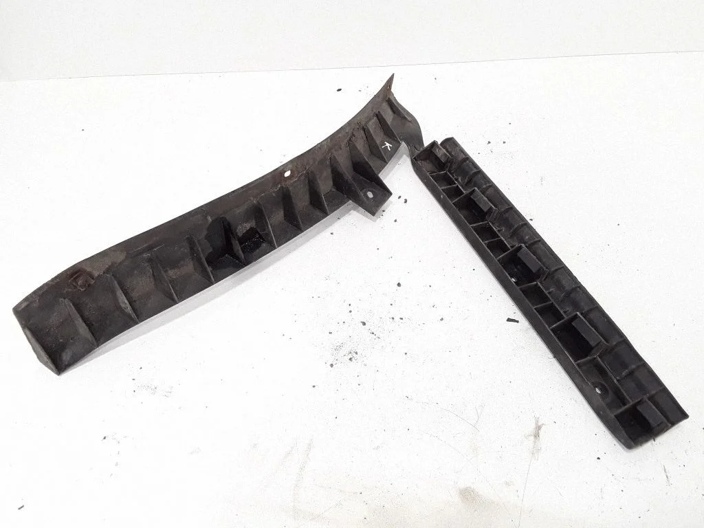 Rear bumper mounting bracket – left