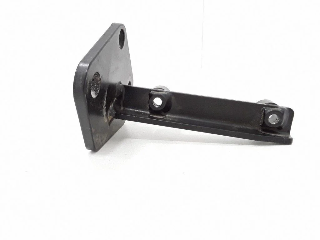 Rear bumper mounting bracket – right
